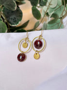 Boucles_d_oreilles_originales_asymetrique_bijoux_bordeaux_boucles_chics
