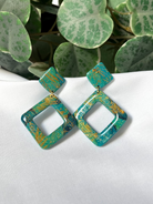 boucles_d_oreilles_imposantes_geometriques_bleu_nacree_pour_la_journee_pour_la_soiree_hypoallergeniques