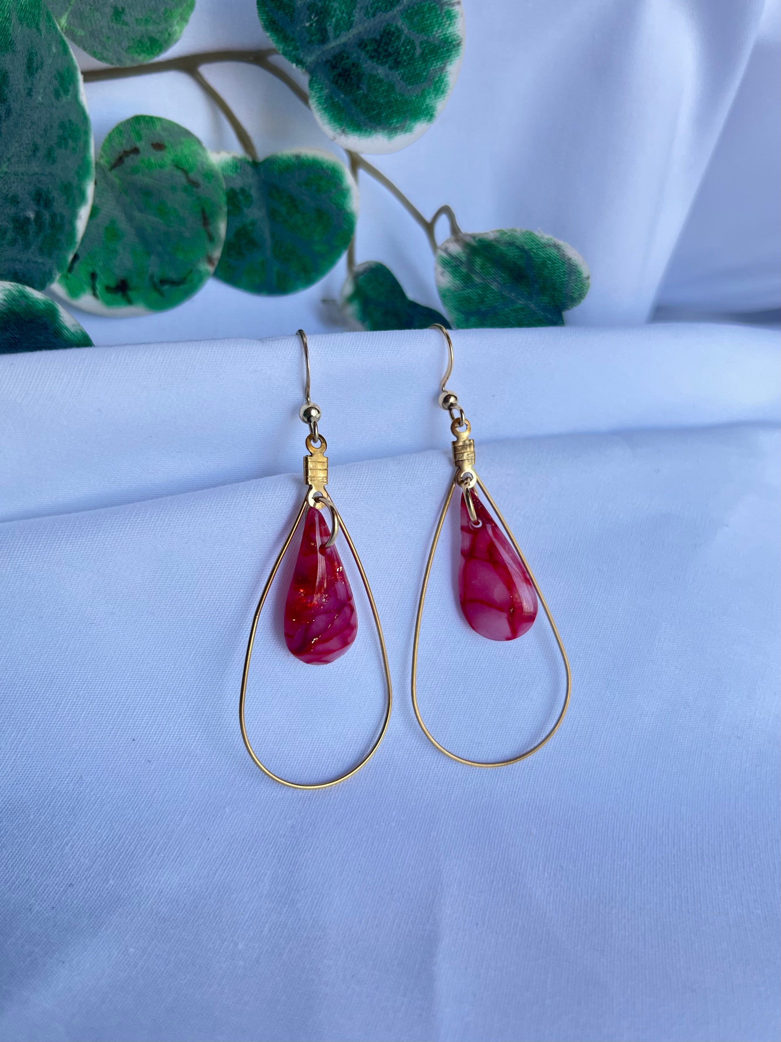 boucles_d_oreilles_legeres_et_delicates_style_chic_et_elegant_boucles_d_oreilles_tendances_pour_l_automne_2024